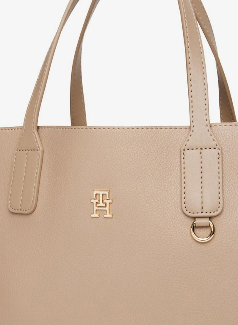 تومي هيلفيغر شنطة ساتشل بمقبض علوي بتفاصيل شعار - Image 4