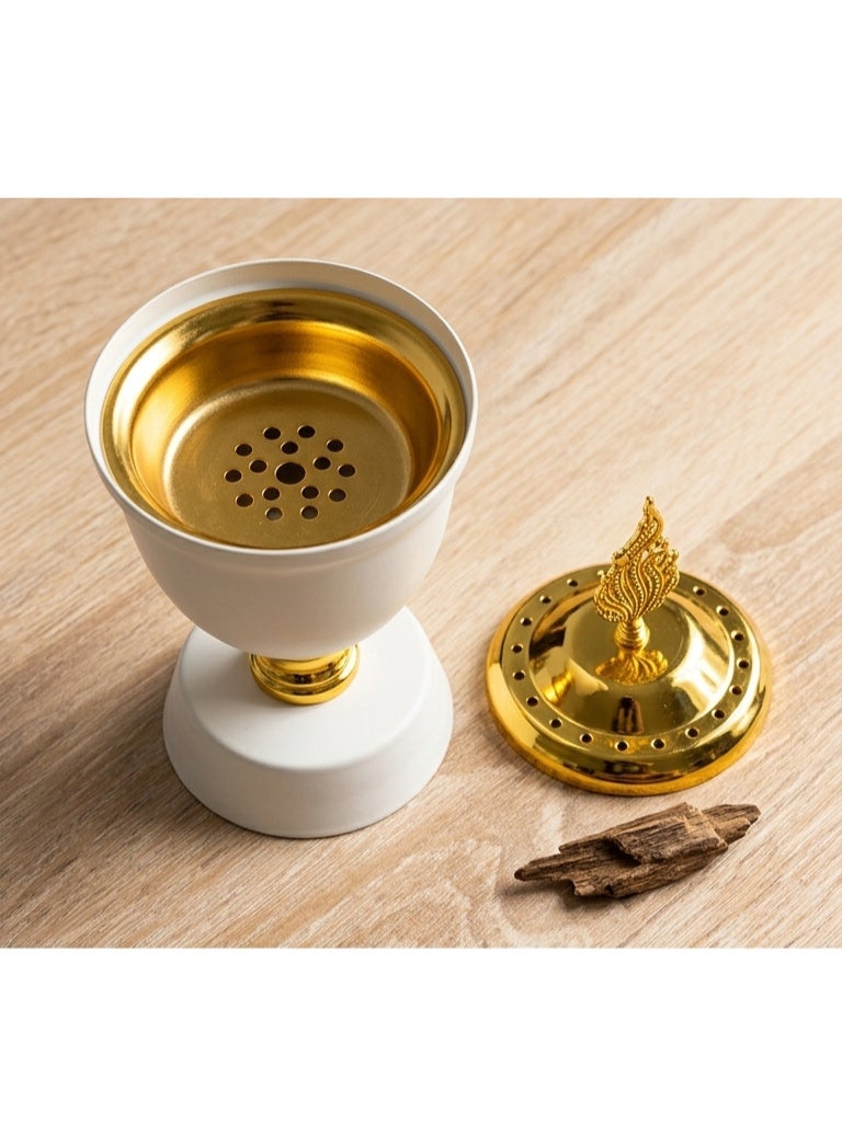مبخرة مودرن ملكية أبيض في ذهبي مع غطاء مفرغ - تصميم أسطواني فاخر للمنزل والمجالس - قاعدة ثابتة مانعة للانزلاق - مثالية للهدايا والمناسبات. - Image 1