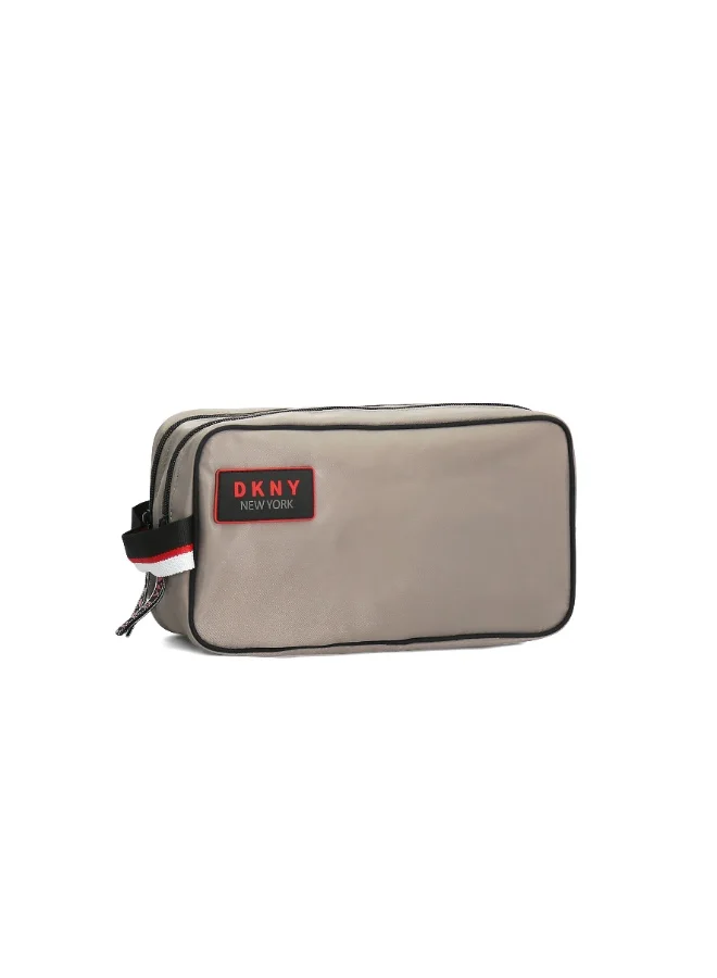 دكني حقيبة أدوات الزينة من دي كيه إن واي