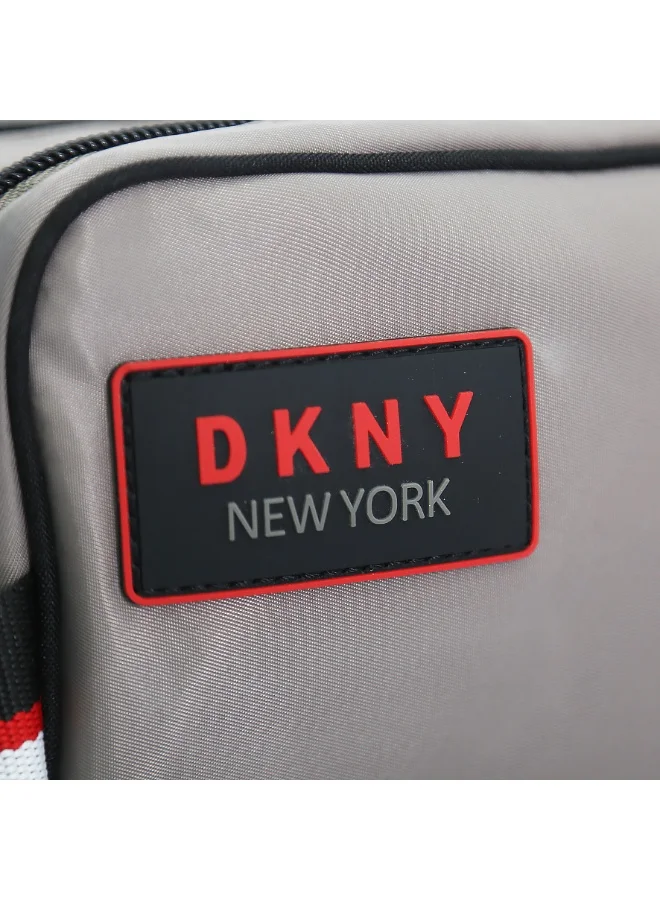 دكني حقيبة أدوات الزينة من دي كيه إن واي