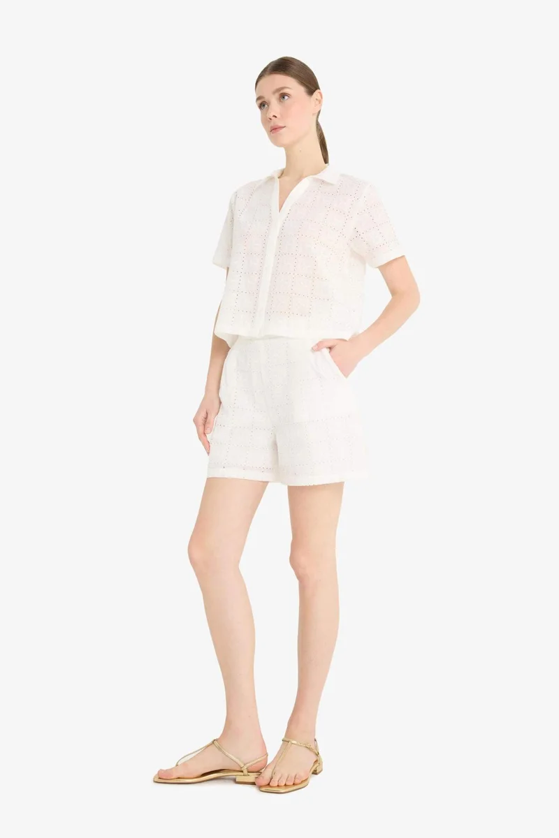 ديفاكتو Regular Fit Straight Leg Embroidered Shorts