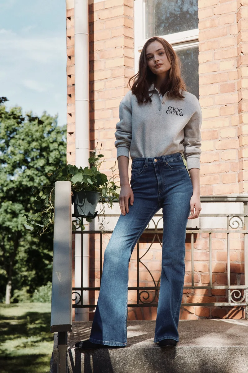 اتش اند ام جينز بقصة حافة واسعة وخصر عالي