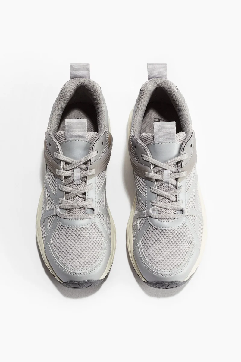 اتش اند ام حذاء رياضي