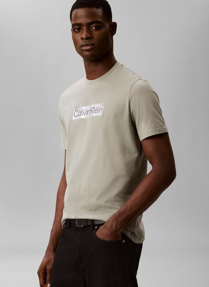 CALVIN KLEIN Graphic Logo T-Shirt - Image 3
