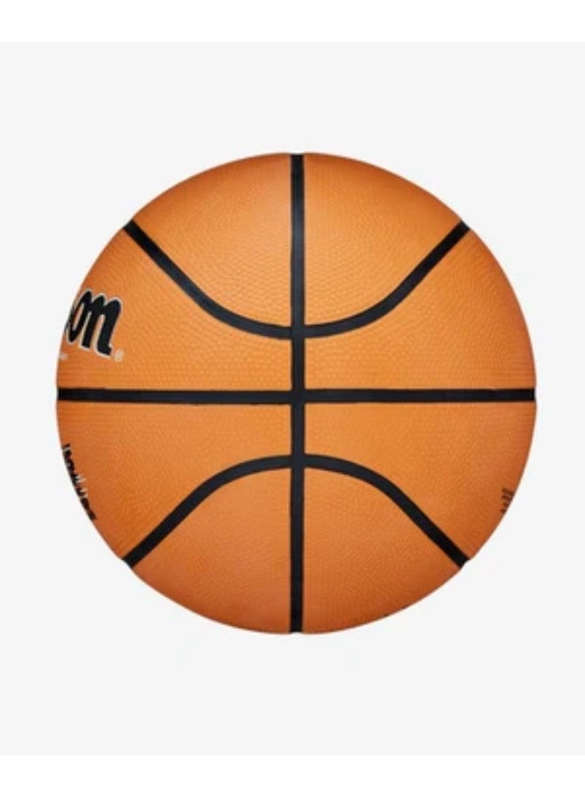 ويلسون كرة سلة Gambreaker - الحجم والوزن الرسميان لكرة السلة الداخلية/الخارجية | جلد بولي يوريثان متين لقبضة محكمة وتحكم وأداء ممتاز - Image 2