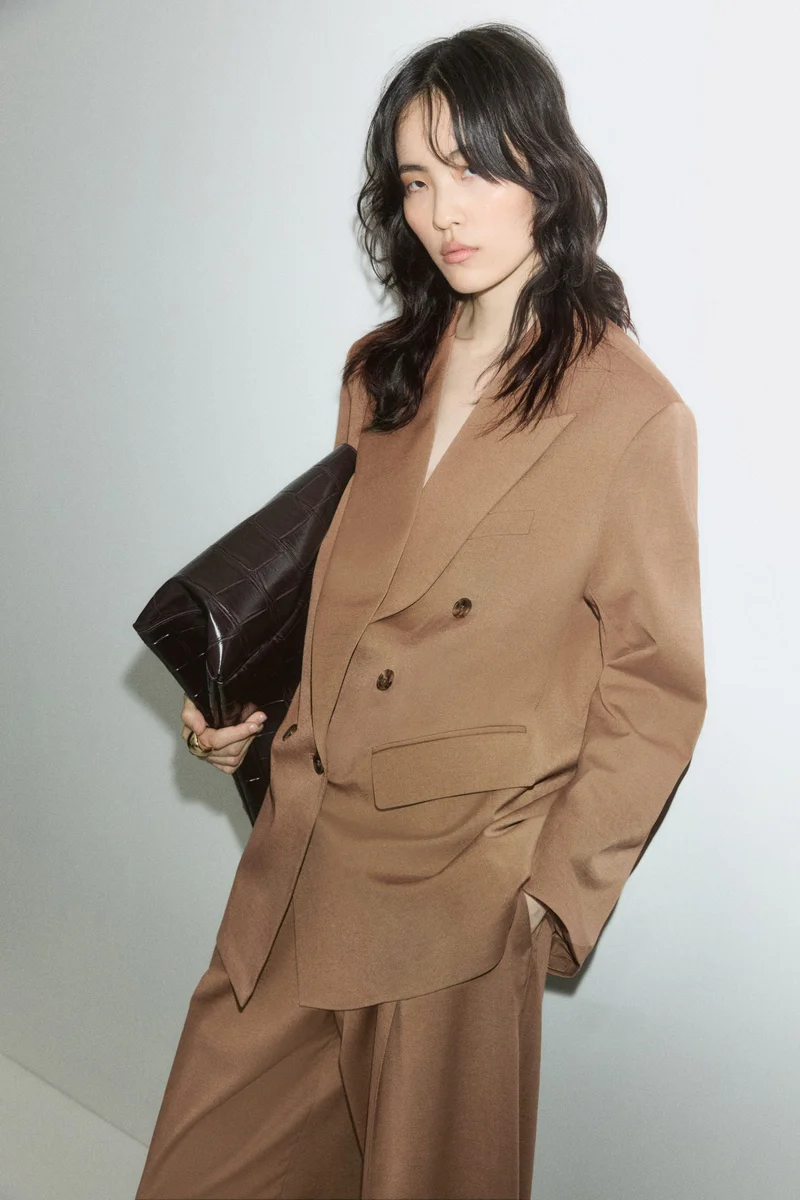 اتش اند ام بليزر بقصّة واسعة من نسيج التويل