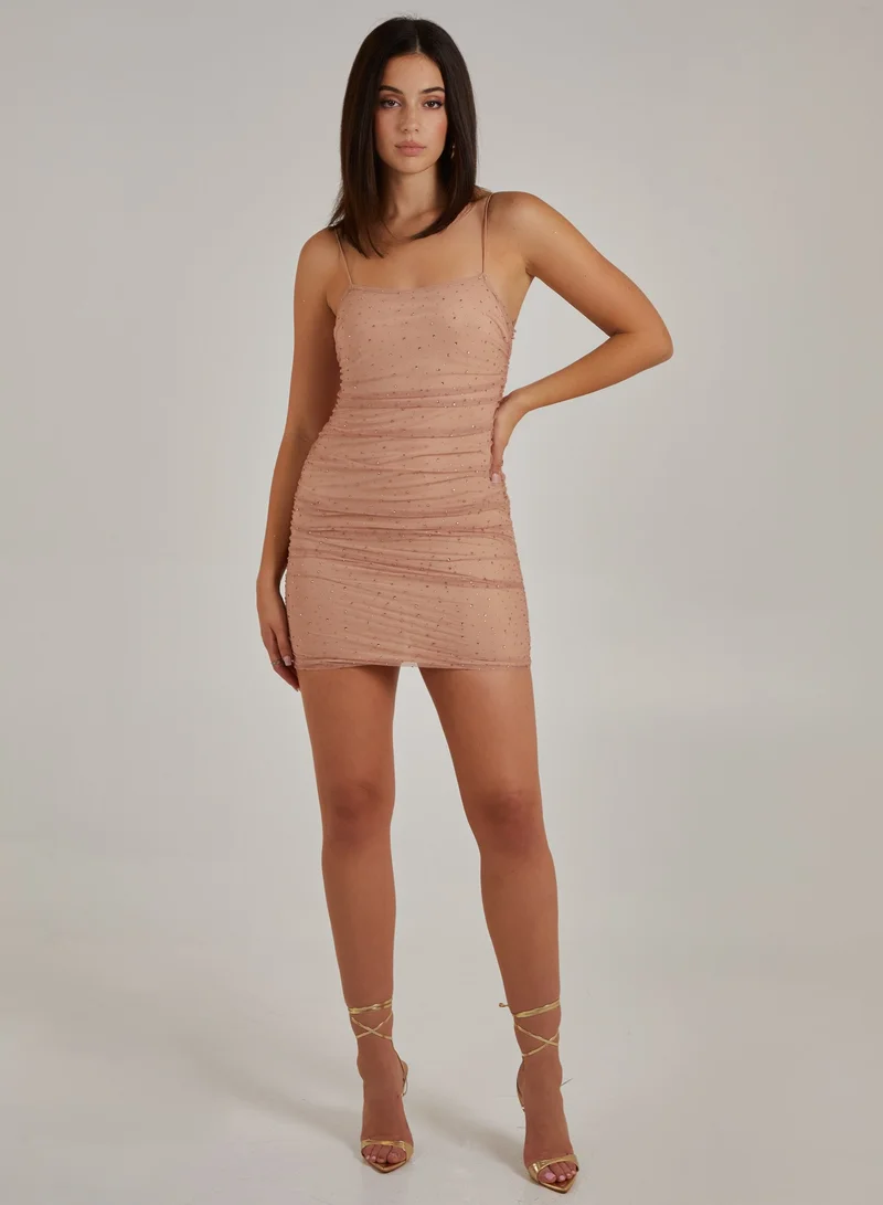 بينك فانيلا فستان ضيق مزين بالخرز