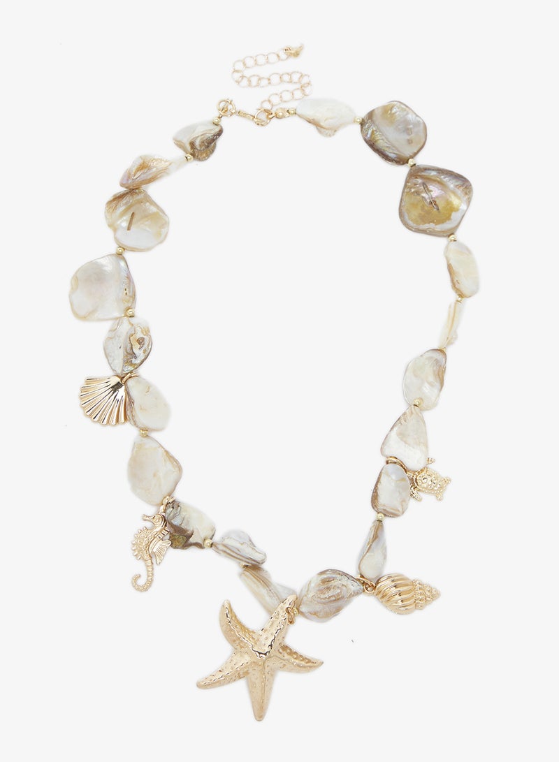 قلادة الراتنج بسحر البحر