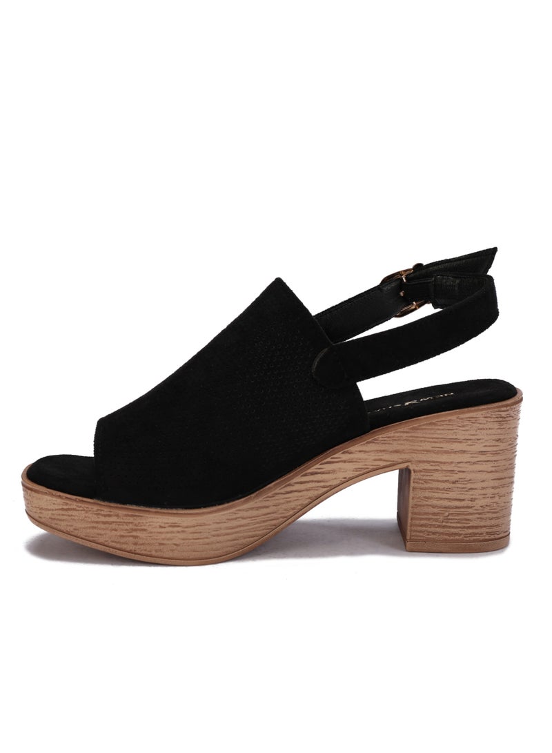 Women's sandals with a wide heel and a stylish modern design - equipped with a buckle for a distinctive look - Image 4