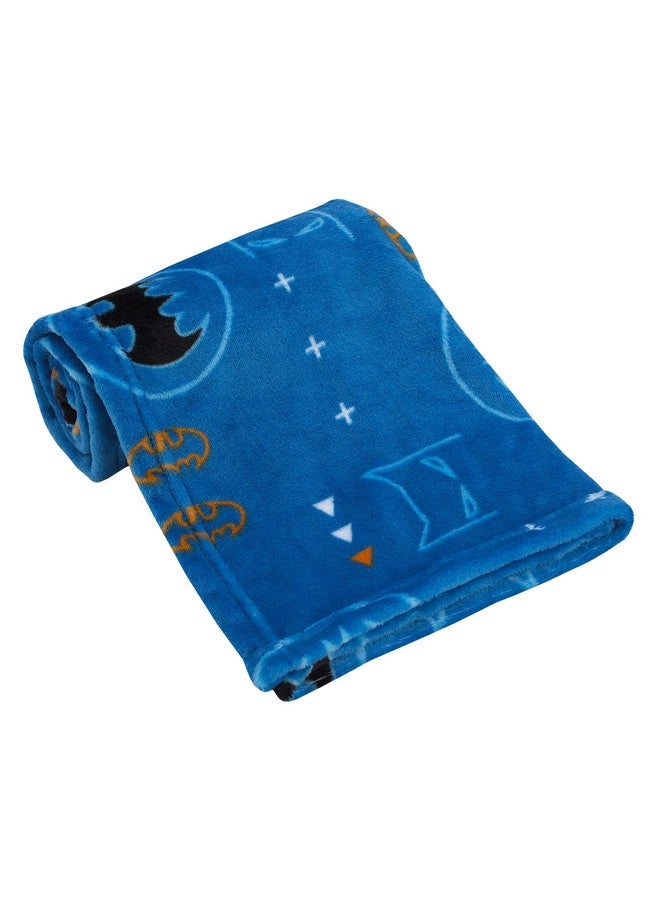 NoJo بطانية أطفال سوبر ناعمة من وارنر براذرز باتمان باللون الأزرق والبرتقالي والأبيض مع أيقونات وشعارات مثلثات - Image 1