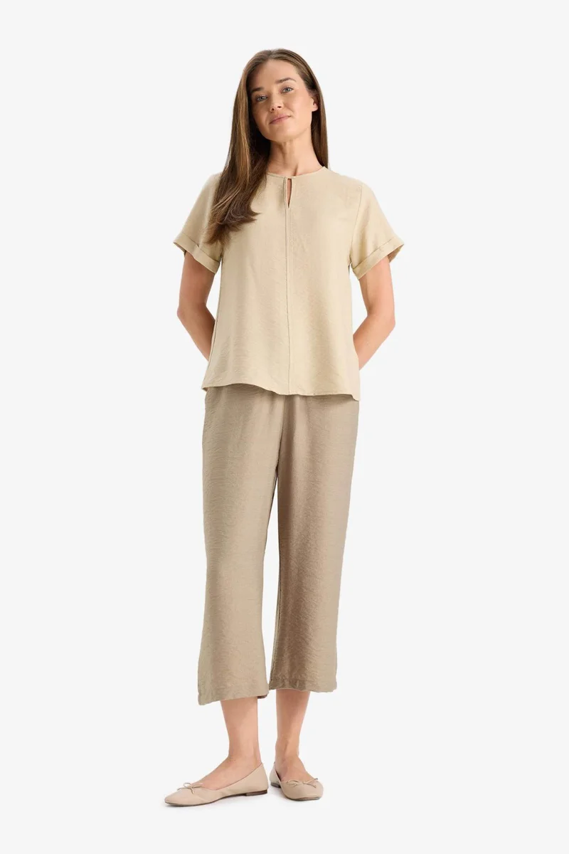 ديفاكتو Straight Leg Capri Pants