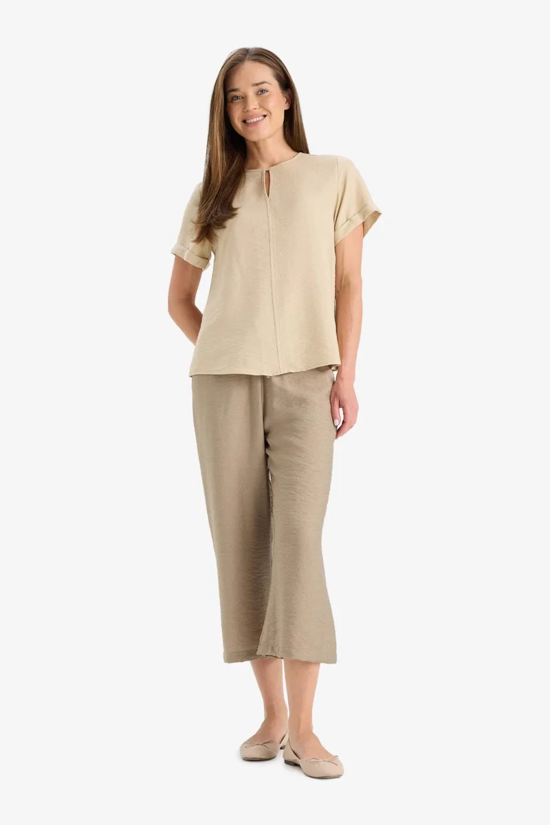 ديفاكتو Straight Leg Capri Pants