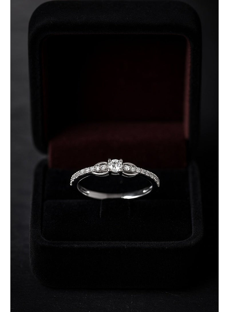 ثري دايموندز خاتم سيلفر سوليتير كريستال – مجوهرات أنيقة مطلية بالبلاتين والروديوم للسيدات في علبة هدايا - Image 3
