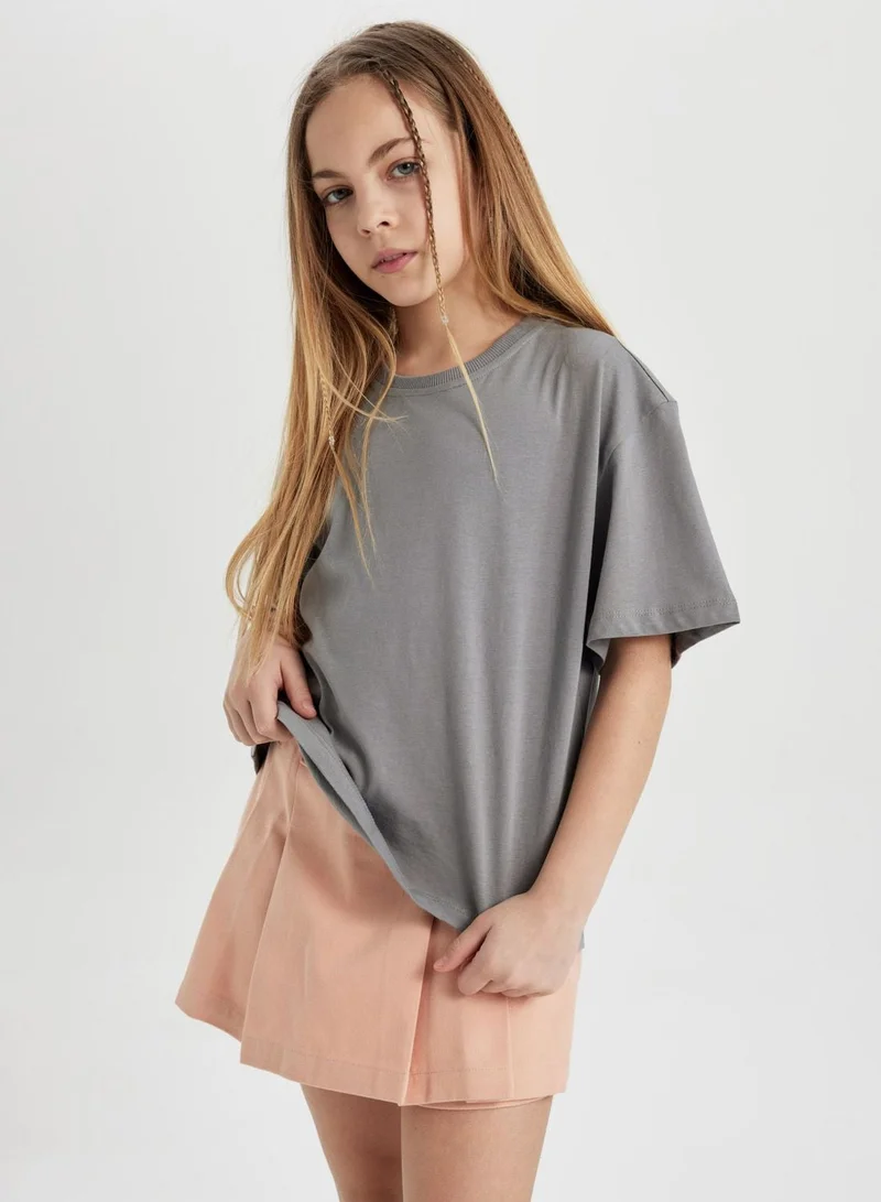 ديفاكتو تيشيرت قصير بأكمام قصيرة بتصميم مريح للبنات