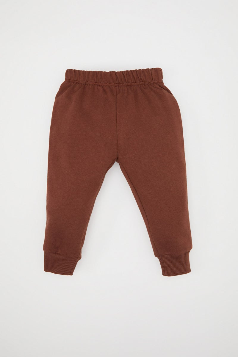 ديفاكتو طقم بيبي اولادي بطبعة شعار بكابيشون - قطعتين - Image 2