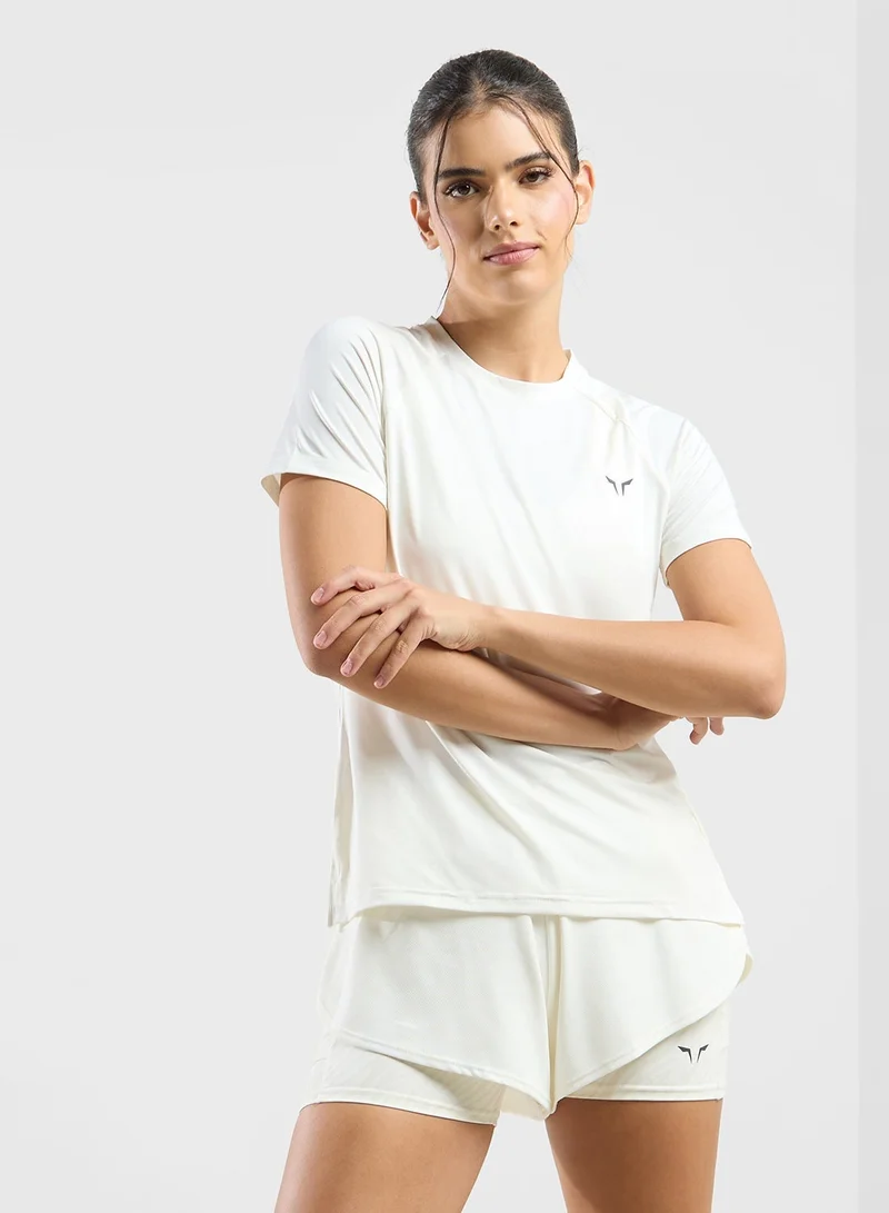 سكوات وولف تيشيرت أساسي بطبعة شعار العلامة التجارية