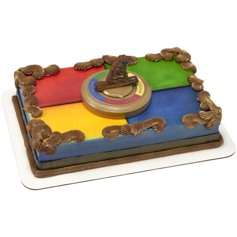 ديكوباك Decopac Harry Potter The Choring Hat Cake Topper 6 قطعة من الديكور مع الوقايات Hogwarts House و Trivia Quiz لعيد الميلاد والاحتفالات - Image 1