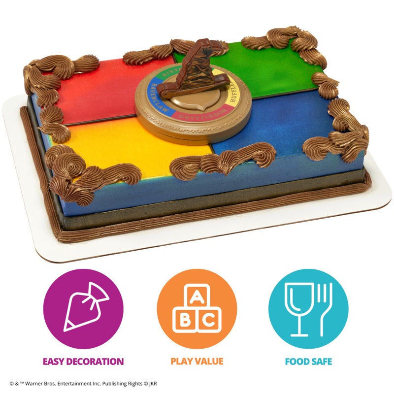 ديكوباك Decopac Harry Potter The Choring Hat Cake Topper 6 قطعة من الديكور مع الوقايات Hogwarts House و Trivia Quiz لعيد الميلاد والاحتفالات - Image 2