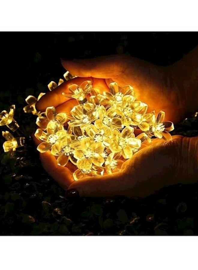 بيوينتي شريط إضاءة يعمل بالطاقة الشمسية من 50 ضوء LED بتصميم أزهار أصفر - Image 4