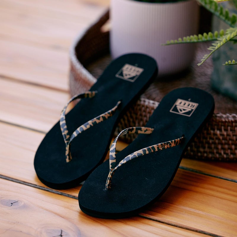 Reef Bliss Nights Womens Flip Flop, Super Lightweight and Soft Footbed, Thin Strap Beach Sandal, Classic Leopard, 9 - Image 3