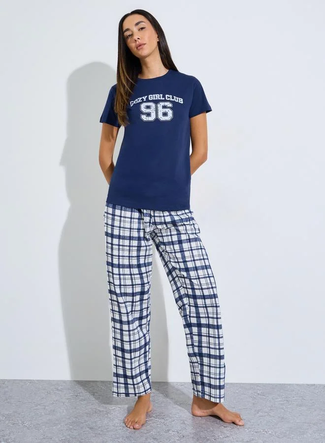 ستايلي Nav Blue Cozy Girl Club T-Shirt And Check Pyjama Set