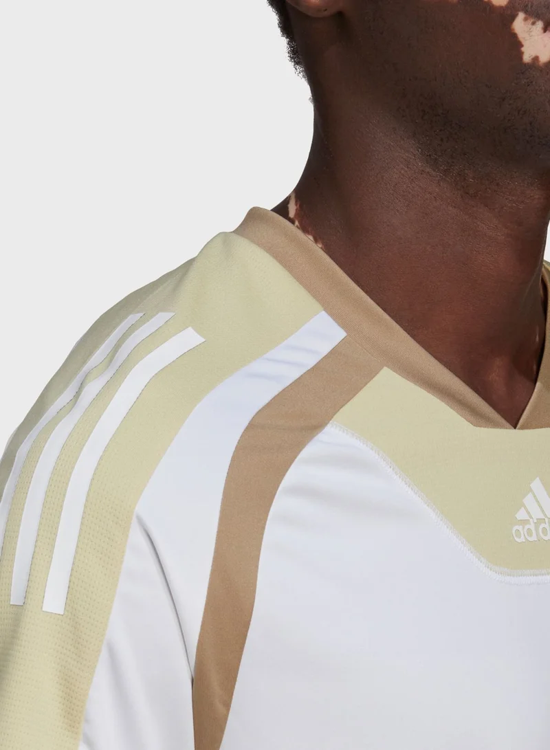 adidas تيشيرت مزين بشعار الماركة