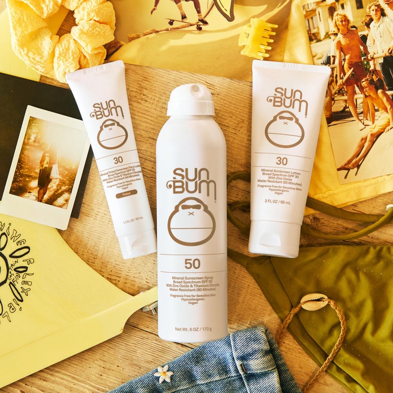 Sun Bum واقي شمس للوجه بلون معدني SPF 30 من صن بوم - برايمر غير لامع - واقي شمس مرطب واسع الطيف مع فيتامين E - متوافق مع قانون هاواي 104 (بدون أوكتينوكات وأوكسي بنزون) - حجم سفر 1.7 أونصة - Image 3