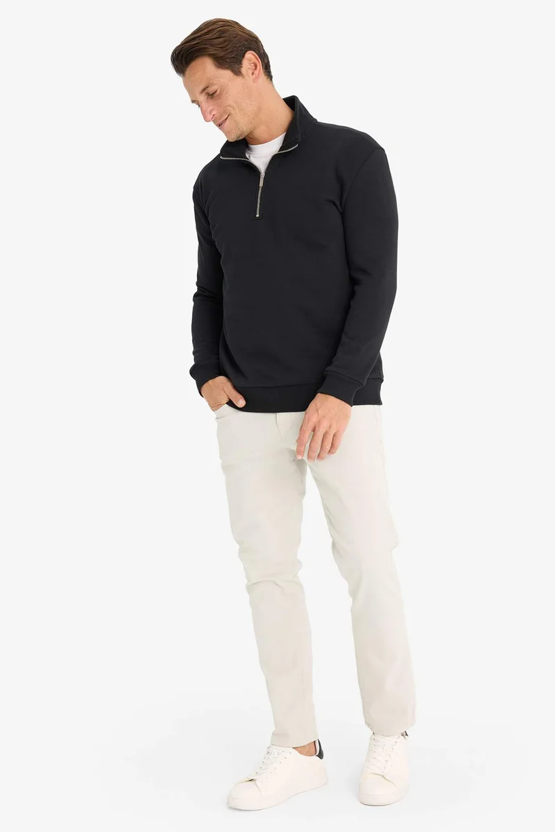 ديفاكتو Comfort Fit Stand Collar Thick Fabric Sweatshirt