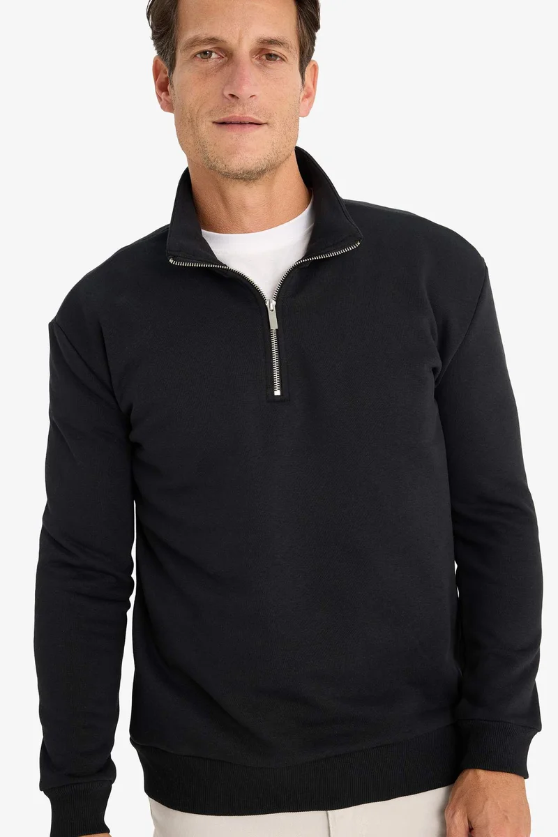 ديفاكتو Comfort Fit Stand Collar Thick Fabric Sweatshirt