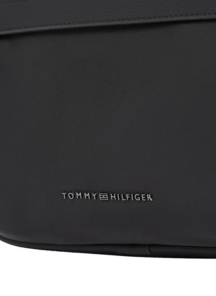 TOMMY HILFIGER REPREVE CAMERA BAG