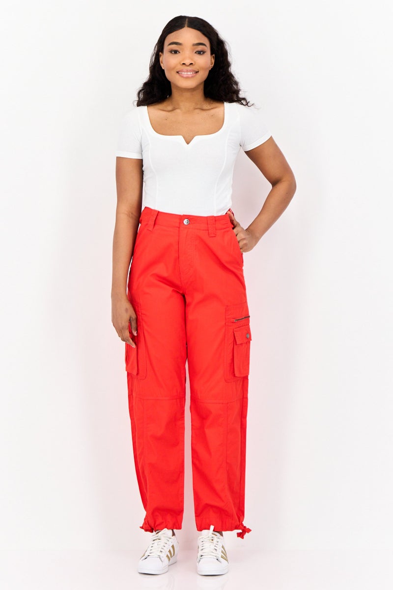 ESPRIT سروال كارجو نسائي مستقيم بخصر مرتفع بلون أحمر - Image 3