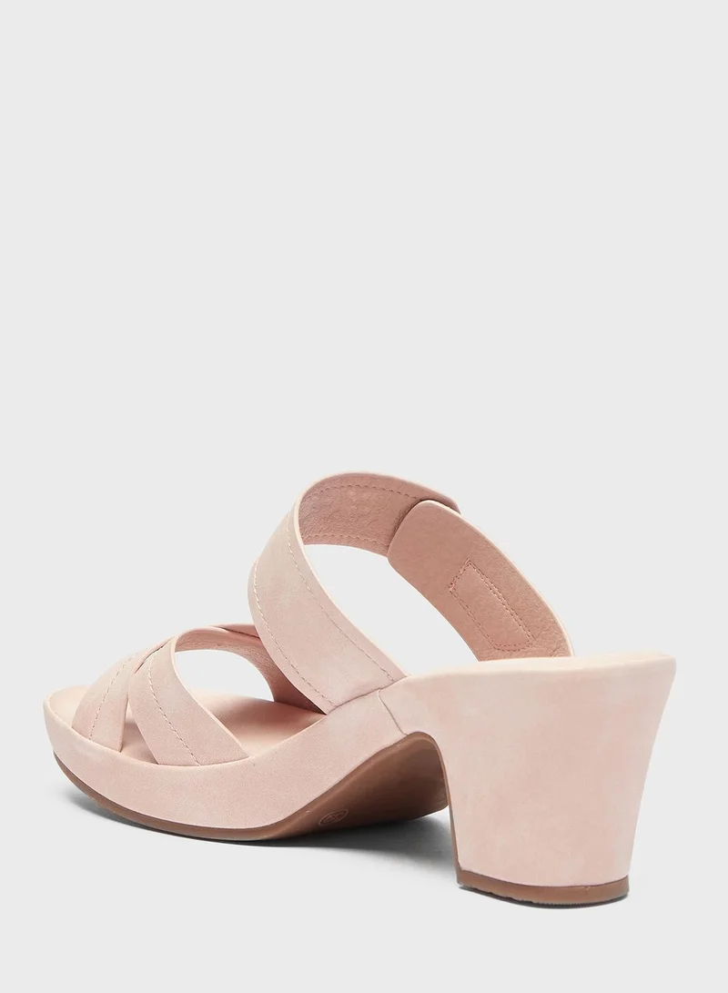 لو كونفورت Cross Strap High Heel Sandal