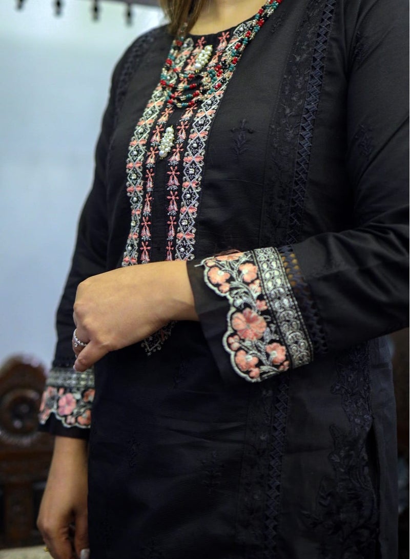 وينشيلز طقم سلوار قميص مطرز من القطن الباكستاني الفاخر - فاخر وأنيق - متوسط - Image 2