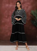 الايا أسود