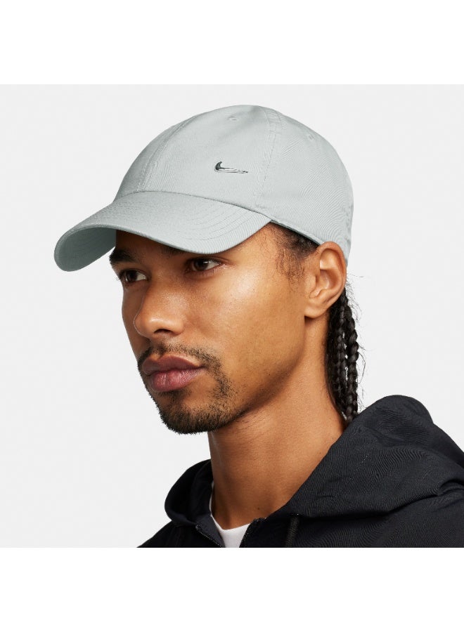 Nike Dri-FIT Club Unstructured Metal Swoosh Cap - Image 2