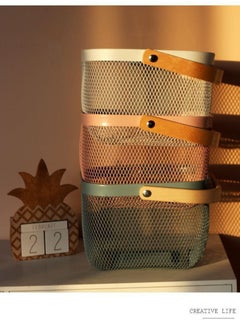 A metal basket with a wooden handle that can be used as a living basket and is suitable for fruit