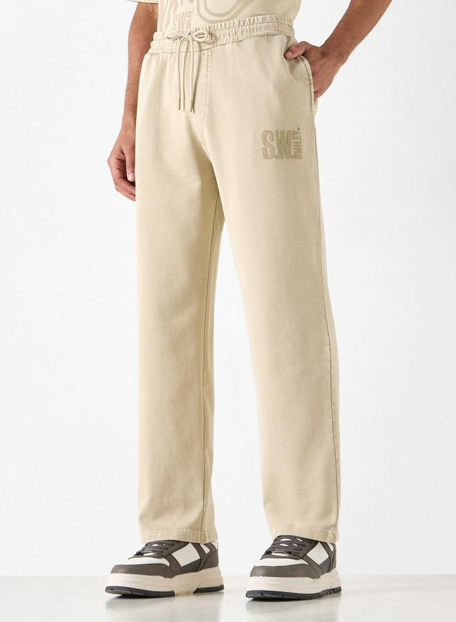 اس بي كاركترز بنطلون بخصر مرن وقصّة مريحة وتفاصيل سمايلي ورلد مع رباط إغلاق - Image 1