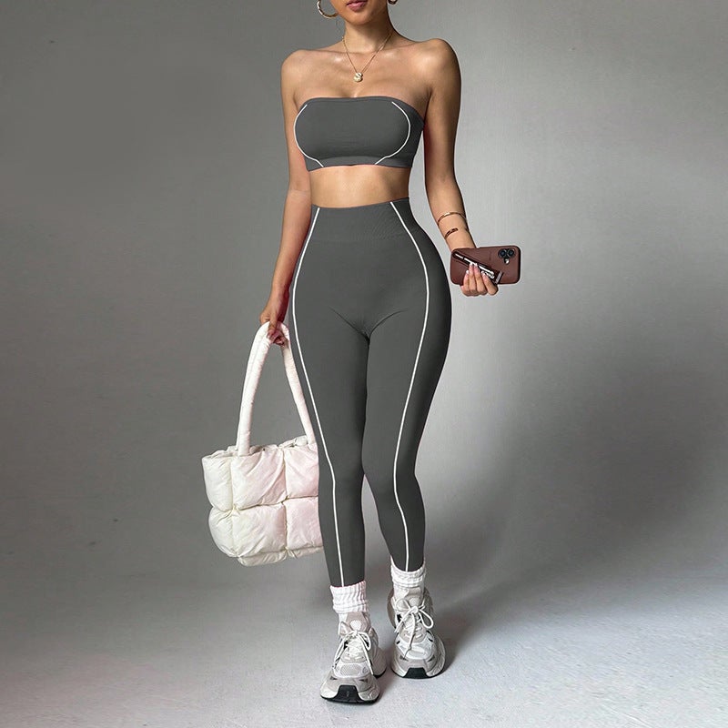 Hot-Selling Yoga Set for Women - Colorblock Halter Top & Peach-Highlight Slim Fit Pants