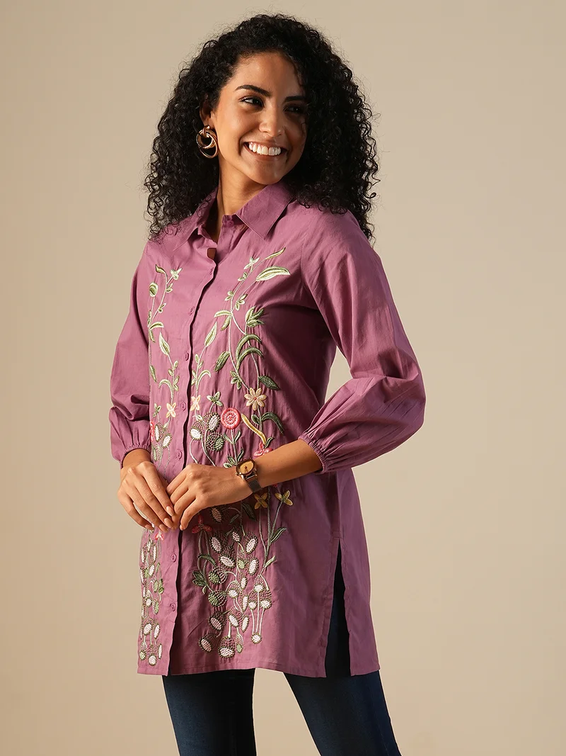 جلو باص تونيك فيوجن نسائي بياقة قميص وأكمام أسقف مطرز بالزهور بتصميم -