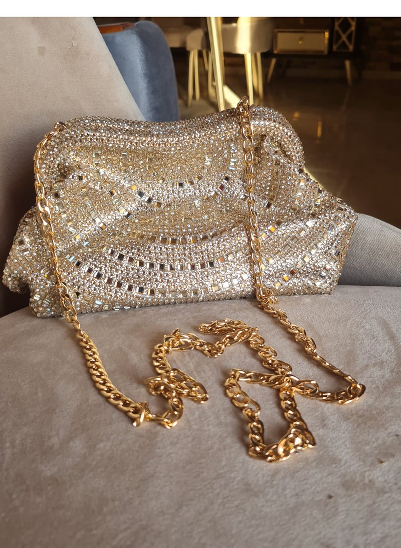 شنطة سوارية حريمي دهبي أنيقة للمناسبات والسهرات – شنطة كروس بحجم واسع وخامة فاخرة – حقيبة يد نسائية شيك تناسب جميع الإطلالات  - Image 1