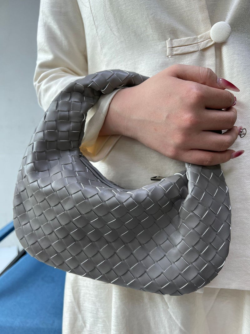 A Large Number Of Selling Handmade Woven Bag Horn Clouds Dumplings Bag Price - Image 1