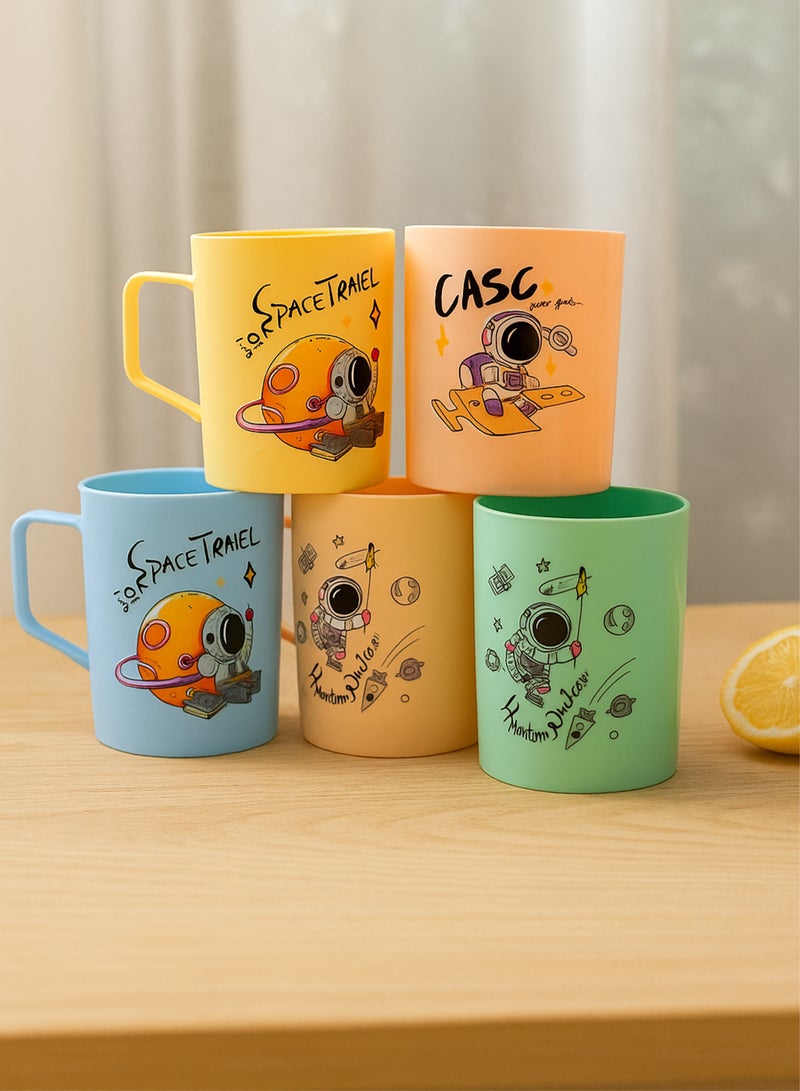 توشيونيكس ٥ أكواب بلاستيكية بتصميم رائد فضاء | أكواب شرب للأطفال بسعة كبيرة ٥٢٠ مل | طقم أكواب بلون باستيل، خالٍ من مادة BPA، آمن غذائيًا، بمقبض سهل الإمساك وحافة ناعمة | أكواب متينة وخفيفة الوزن للحليب والعصائر والوجبات الخفيفة، للاستخدام المنزلي والمدرسة ووقت اللعب - موديل T114498 - Image 3