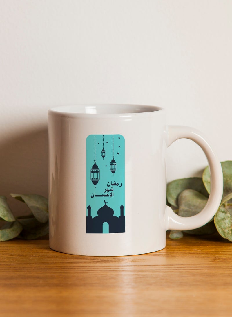 لوحة كوب ١١ أونصة من السيراميك بتصميم رمضان شهر الإحسان - Image 1