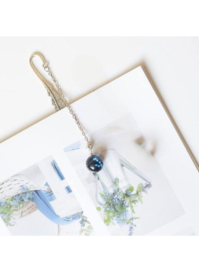 A bookmark with precise details and a distinctive astrological touch - Capricorn - Image 4