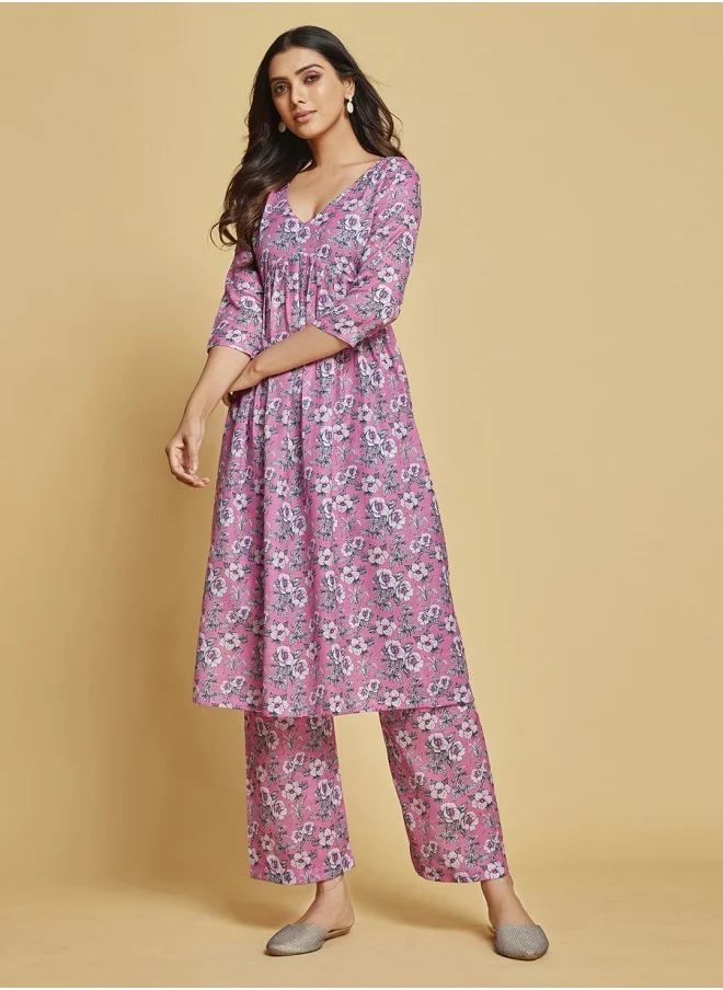 آي شين A-Line Fit Printed Pattern Round Neck Three-Quarter Sleeves Pink & white Colour Woven Cotton Kurta Set for Women with Semi Elastic Closure - A Must-Have for Every Wardrobe
