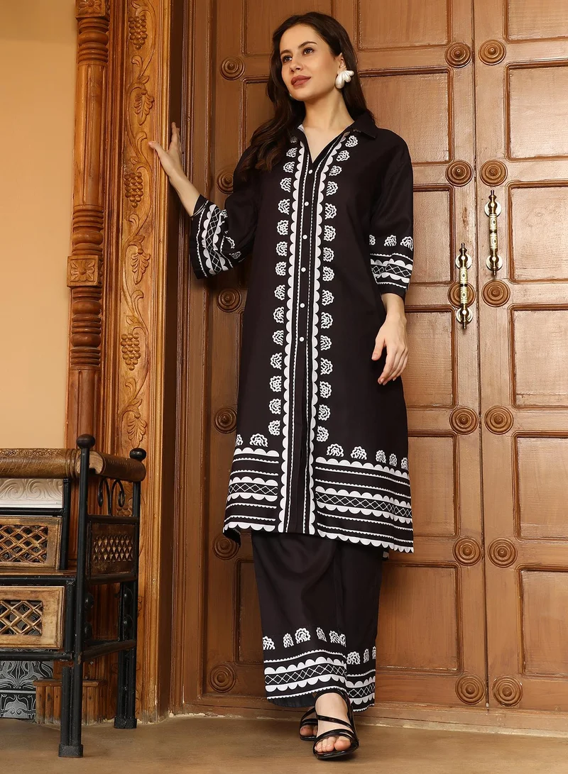 QISSA Women's Onyx Black Indie Flora Lined-Imprint Kurta Set For Ethnic Wear | Spread Collar Quarter Sleeve | Floral Placement Print Plain Fabric | 2 Piece Kurta Set Designed For Casual & Daily Wear