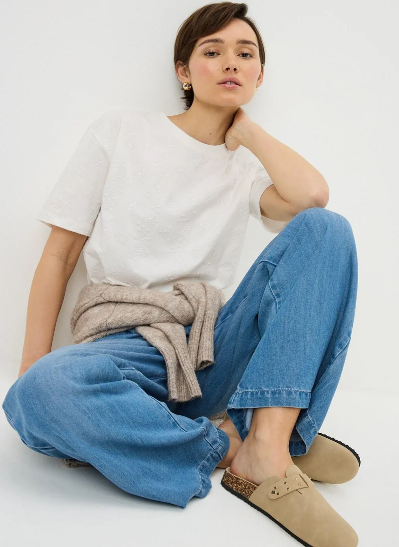 ماتلان White Embroidered Boxy T-Shirt