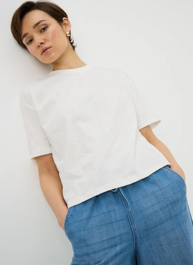 ماتلان White Embroidered Boxy T-Shirt