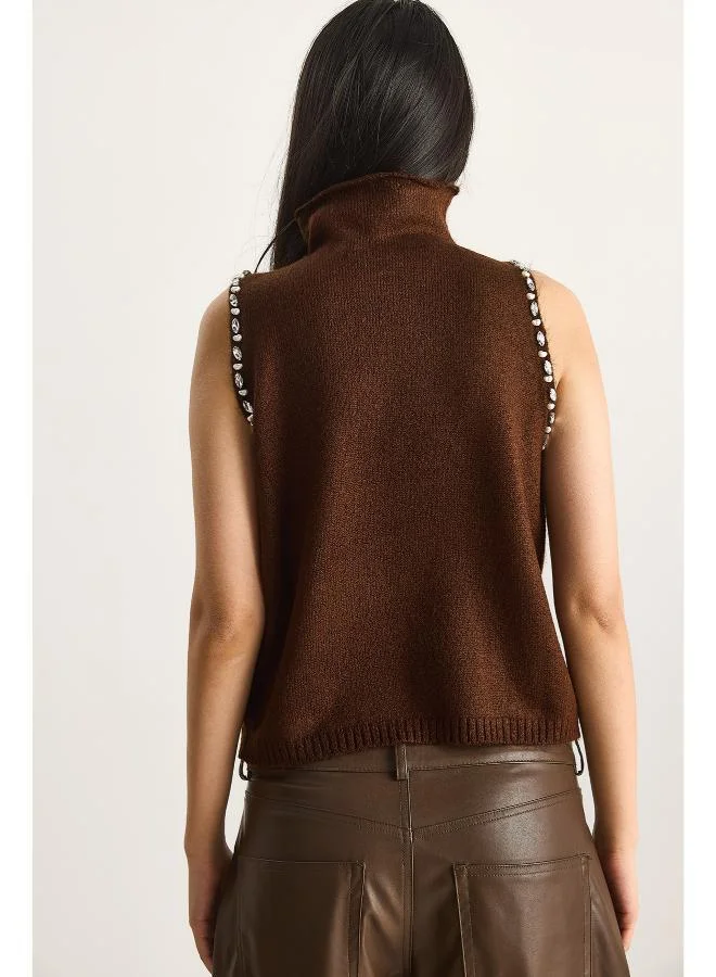 جينجر Mock Kneck Vest with Rhinestone Detail