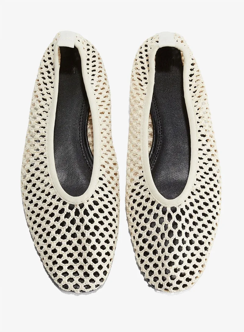 اتش اند ام حذاء باليه بتصميم مجدول